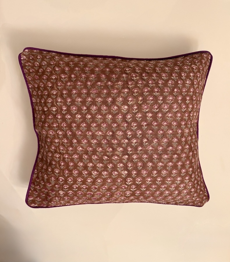 T002_1 Kissenbezug Mulberry Whisper (Mocca Mousse Dream Collection) – Bild 1