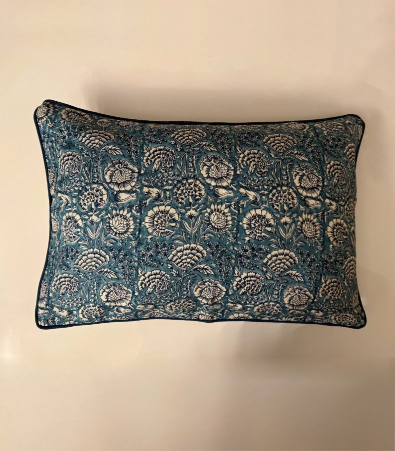 T012_1 Kissenbezug Azure Bloom Teal (Indigo Garden Reviere Collection) – Bild 1